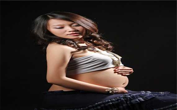 助怀孕的姿势：代孕7个月女子突遇车祸，火箭军